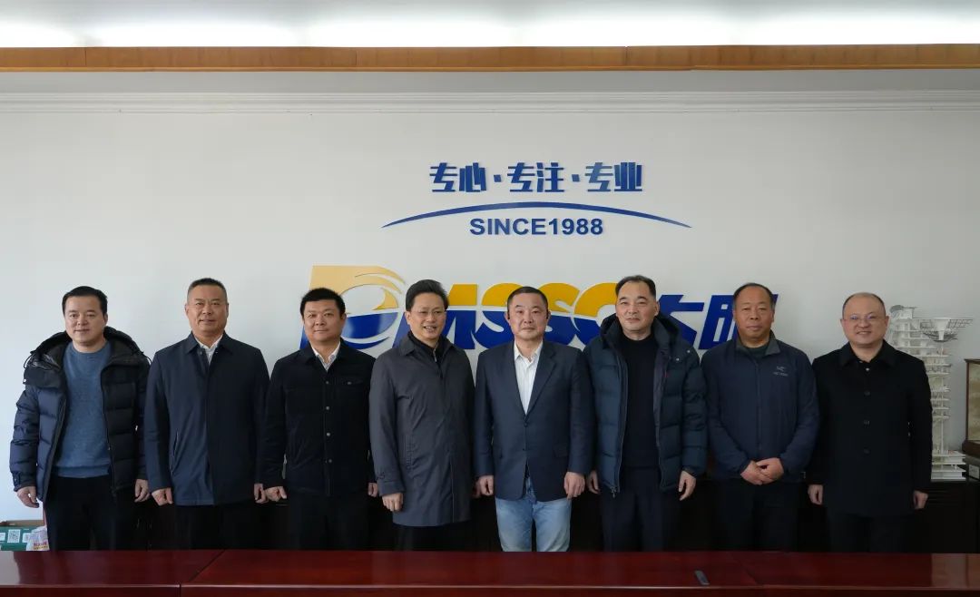 锡山区政协主席言国强一行节前走访慰问大明